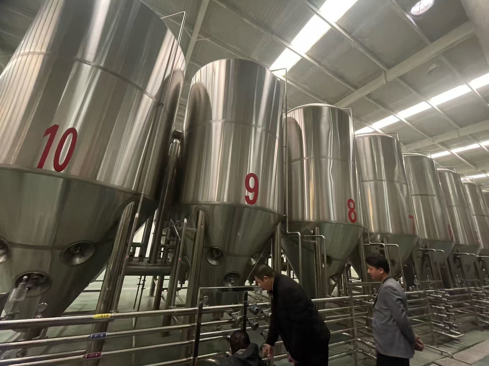 南阳精酿啤酒设备厂—平面布置、设备设计、制造、调试、培训等一条龙服务